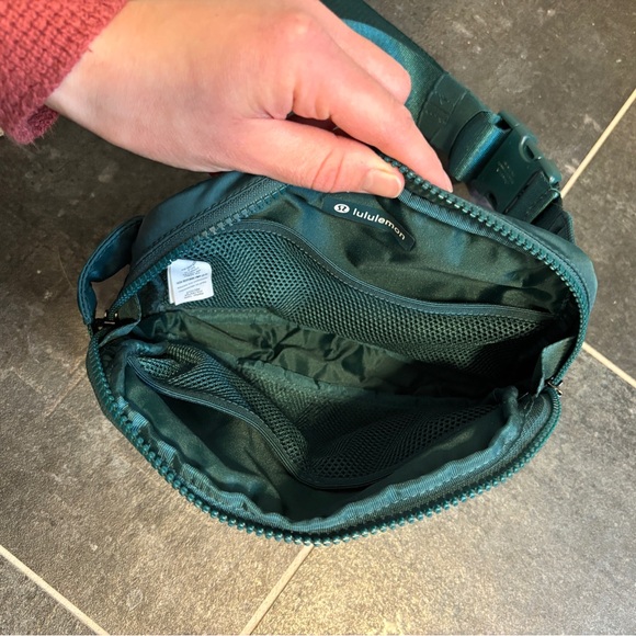 Perfect Condition Lululemon Crossbody Bag - Picture 4 of 4